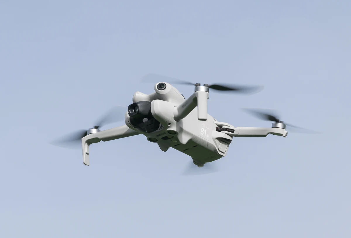 dji-mini-4-pro-gimbal-rotazione-verticale-riprese-4k